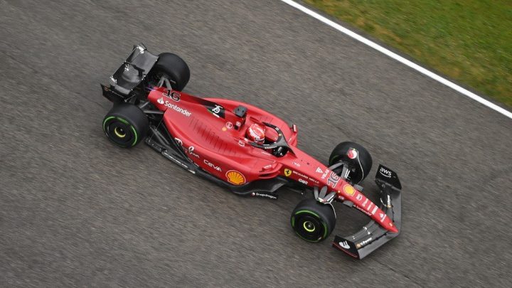 Leclerc e Sainz lideram treino livre da Fórmula 1 no GP da Emilia-Romagna