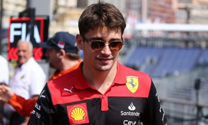 Em treino marcado por acidentes, Charles Leclerc conquista pole em Mônaco