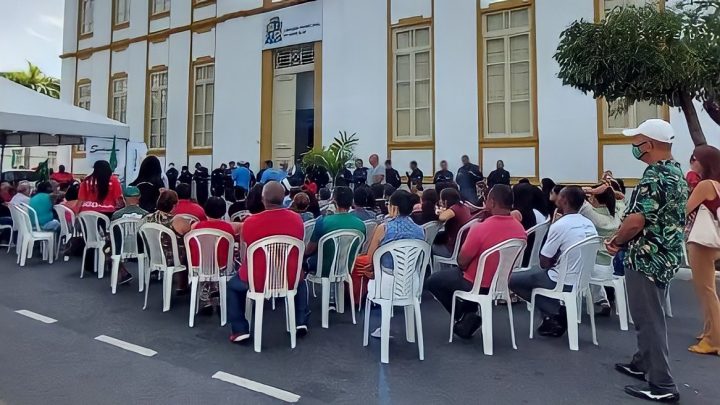 Professores de Aracaju voltam a cobrar atualização do piso salarial