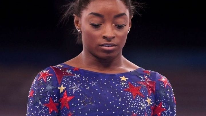 Simone Biles e outras ginastas pedem 1 bilhão de dólares ao FBI por não evitar novos casos de abuso