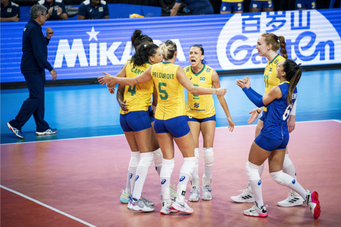 Seleção feminina de vôlei estreia com vitória sobre a Alemanha na Liga das Nações