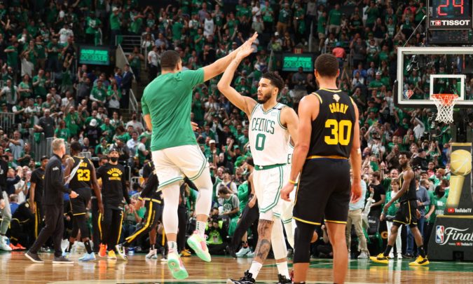 Celtics fazem 2 a 1 no Warriors e abrem vantagem na final da NBA