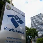 Sem conseguir bônus nos salários, auditores da Receita pedem saída de secretário