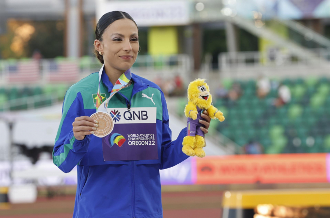 Mundial de Atletismo: Letícia Oro fatura bronze no salto em distância; Thiago Braz fica fora do pódio 