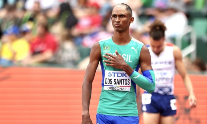 Alisson Santos é campeão mundial nos 400m com barreiras com recorde