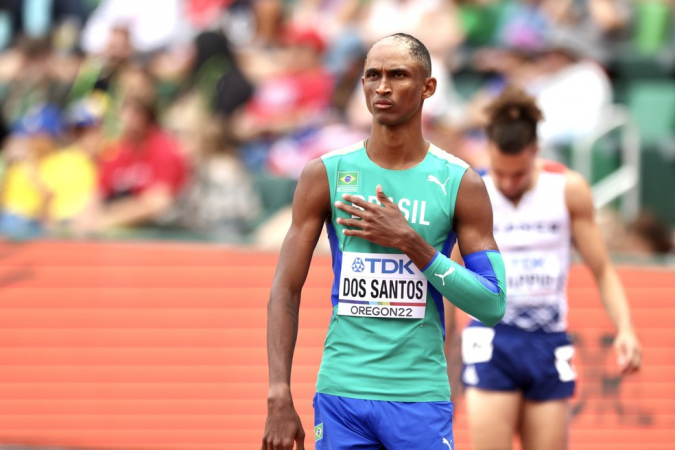 Alisson Santos é campeão mundial nos 400m com barreiras com recorde