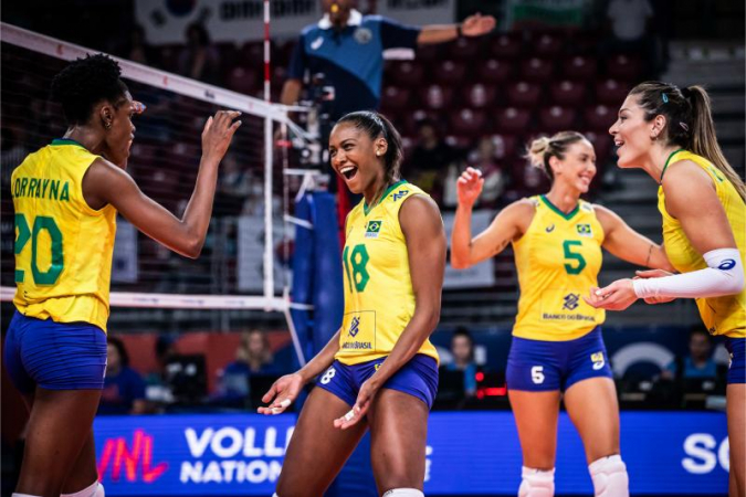 Brasil atropela a Bulgária e conquista quarta vitória seguida na Liga das Nações de Vôlei