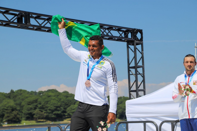 Isaquias Queiroz leva ouro na prova C1 500m no Mundial de canoagem