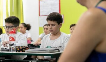 Meditação nas escolas beneficia crianças e adolescentes