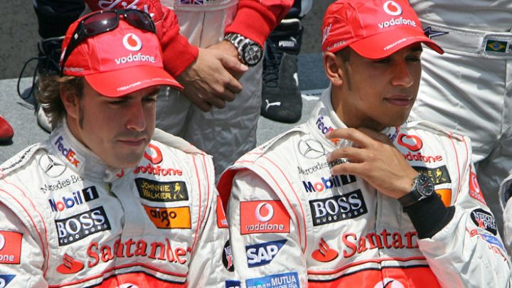 Alonso subornou equipe da McLaren para ganhar briga com Hamilton em 2007, diz ex-mecânico