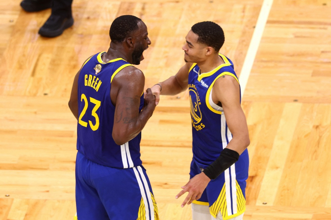 NBA: Astro dos Warriors, Draymond Green acerta soco em colega de time; assista 