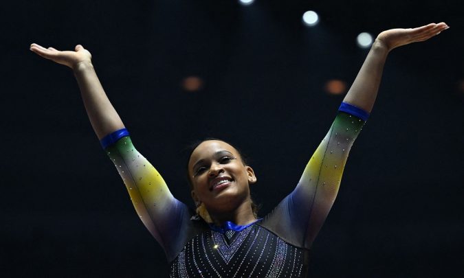 Rebeca Andrade se despede de ‘Baile de Favela com bronze; Arthur Nory também conquista medalha no Mundial