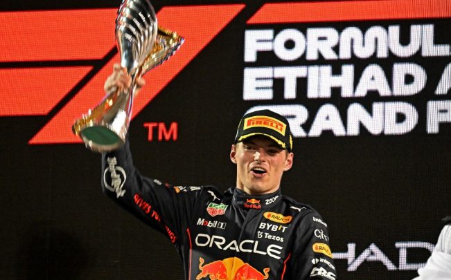 Max Verstappen vence última corrida de 2022 em Abu Dhabi; Leclerc fica em segundo