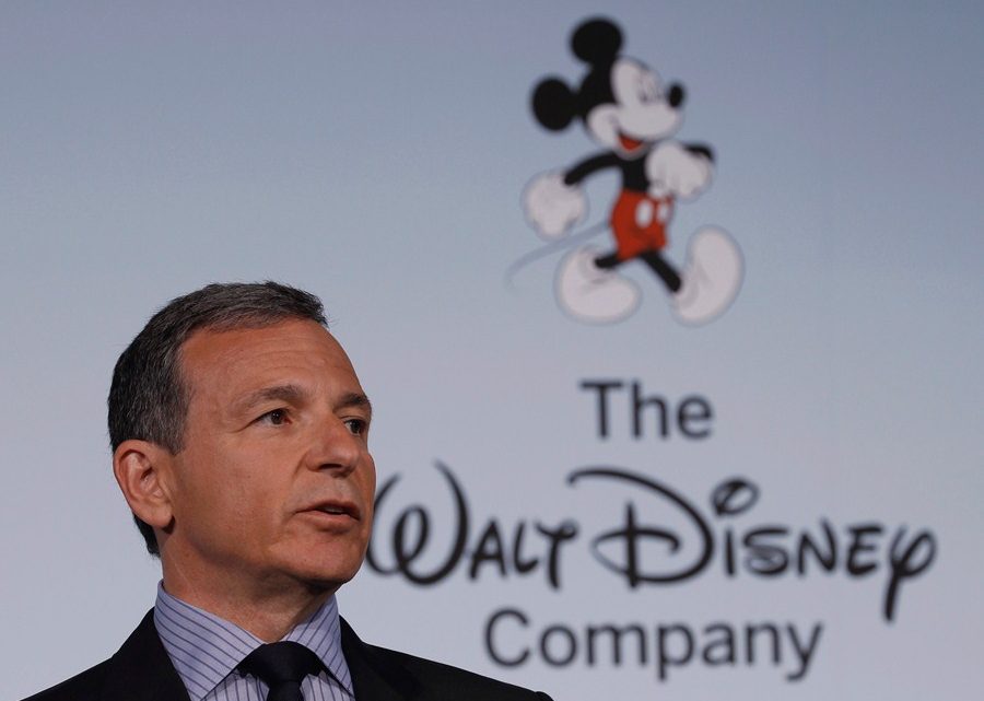 Bob Iger volta ao comando da Disney (DISB34) menos de um ano após se aposentar