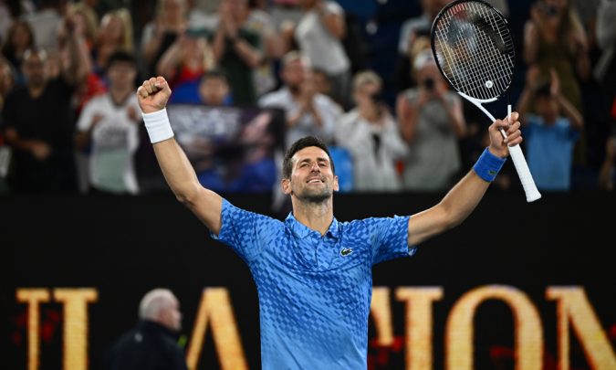 Djokovic vence por 3 sets a 0 em seu retorno ao Aberto da Austrália