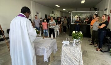 Huse realiza missa em memória às vítimas da Covid-19