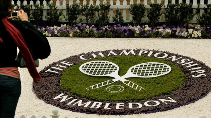 Wimbledon retira proibição de jogadores russos, mas homenagem a Putin renderá expulsão