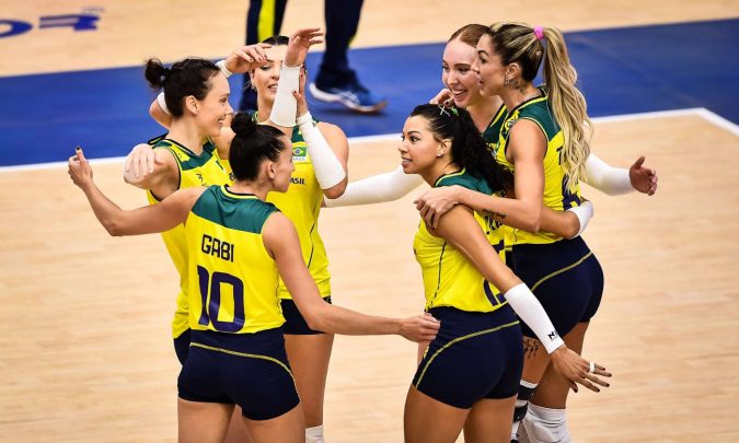 Brasil é derrotado pelo Canadá, mas segue no terceiro lugar da Liga das Nações de Vôlei Feminino