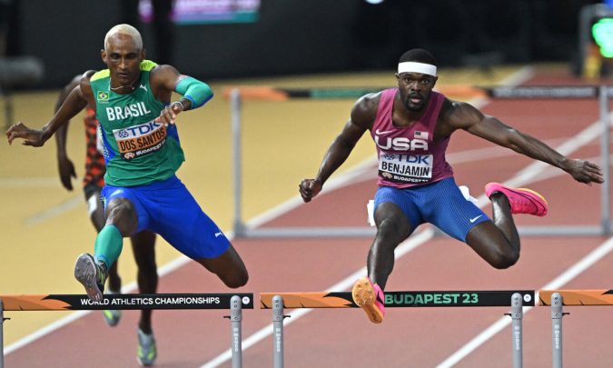 Alison dos Santos derruba duas barreiras e fica em 5º na final dos 400m com barreiras no Mundial