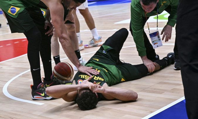 Fora da Copa do Mundo de basquete, Raulzinho passa por cirurgia no joelho