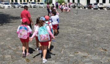 Escola celebra Dia do Folclore com excursão de alunos a São Cristóvão