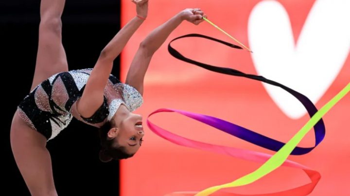 Bárbara Domingos fica em 11º e conquista resultado histórico para o Brasil no Mundial de Ginástica Rítmica