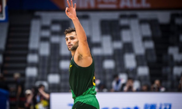 Raulzinho rompe tendão patelar e está fora do Mundial de Basquete