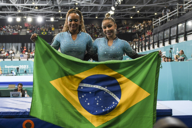 Rebeca Andrade e Flávia Saraiva dão show na trave e fazem dobradinha no Pan de Santiago 