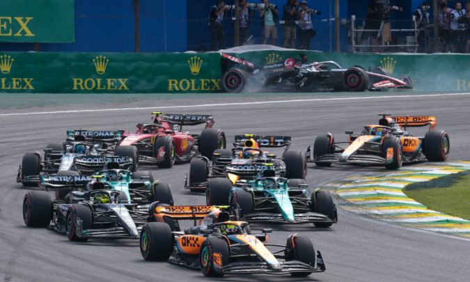 Em corrida marcada por acidentes, Verstappen vence o GP do Brasil e bate recorde de pontos