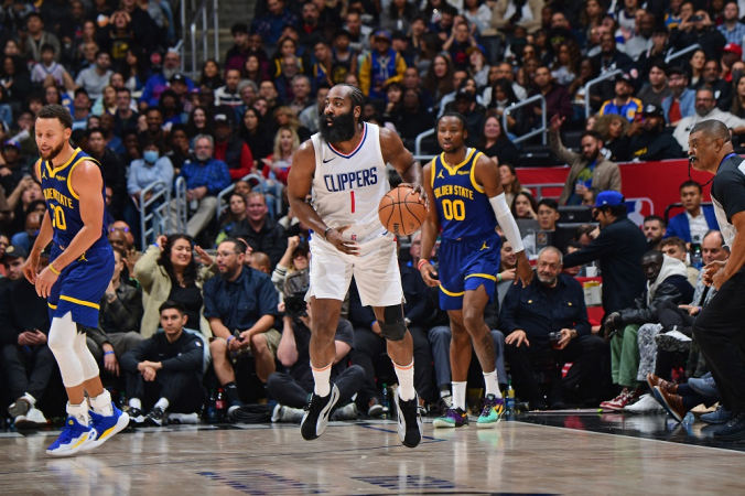 James Harden alcança marca histórica de pontos na NBA