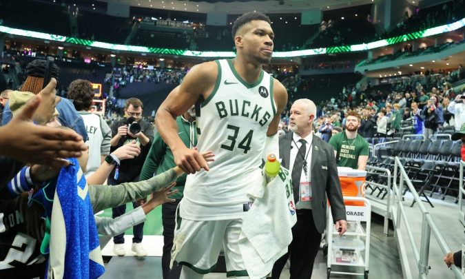 Giannis Antetokounmpo faz história na NBA com 64 pontos em vitória dos Bucks