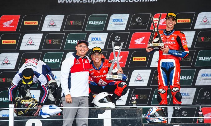 Piloto da Honda Racing vence a grande final da Superbike em Interlagos, dá show na última volta e conquista o vice-campeonato