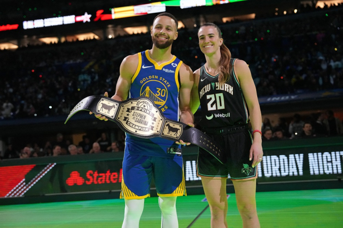 Em disputa acirrada, Curry vence Sabrina Ionescu em primeiro desafio de três pontos entre homem e mulher