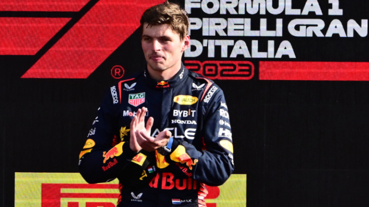 Max Verstappen se entusiasma com ida de Lewis Hamilton para a Ferrari em 2025