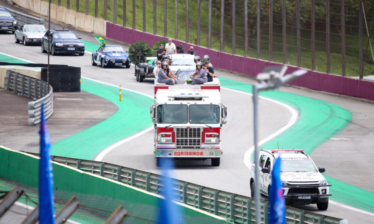 Corpo de Wilson Fittipaldi, ex-piloto de F-1, é homenageado em pista de Interlagos