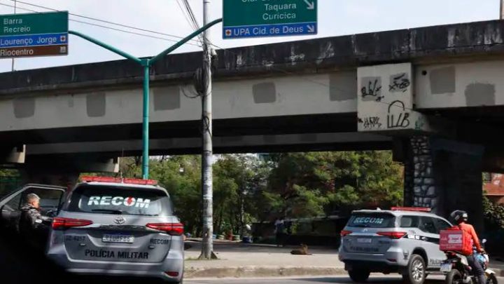 Demolição de imóveis na Cidade de Deus, no Rio, gera revolta e confrontos