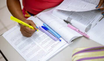 Seduc prorroga inscrição em vagas do curso de francês para estudantes