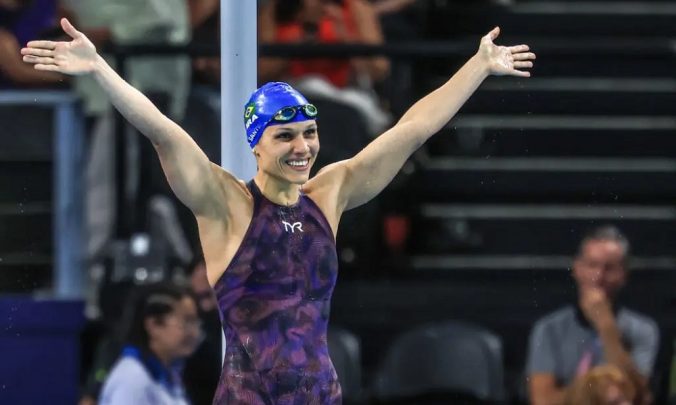 Nadadora Carol Santiago conquista seu terceiro ouro nas Paralimpíadas de Paris e faz história