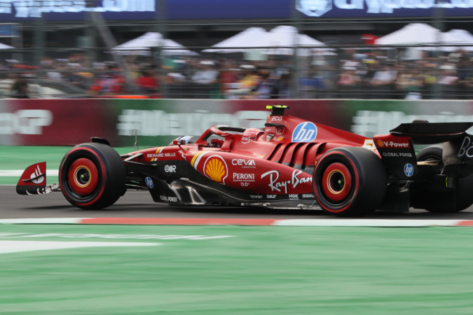 Carlos Sainz supera Verstappen conquista pole no GP do México