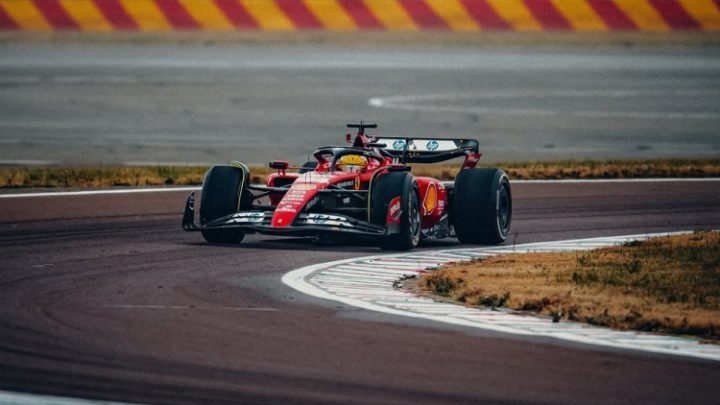 Hamilton bate durante testes com a Ferrari na Espanha