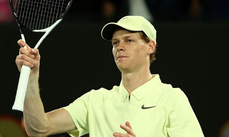 Sinner perde primeiro set em 14 jogos mas avança para terceira rodada do Australian Open